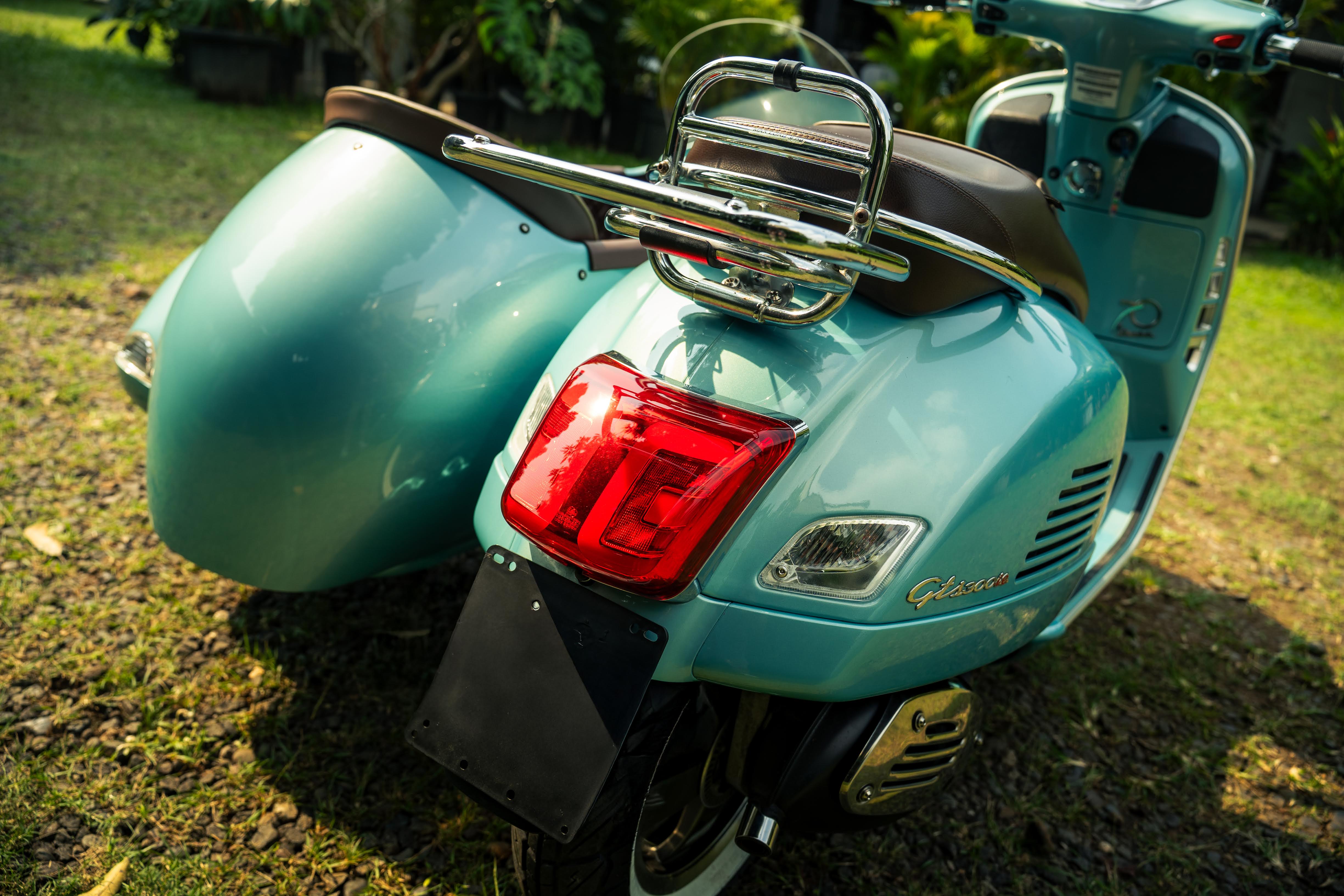 Vespa GTS Sidecar – rear view